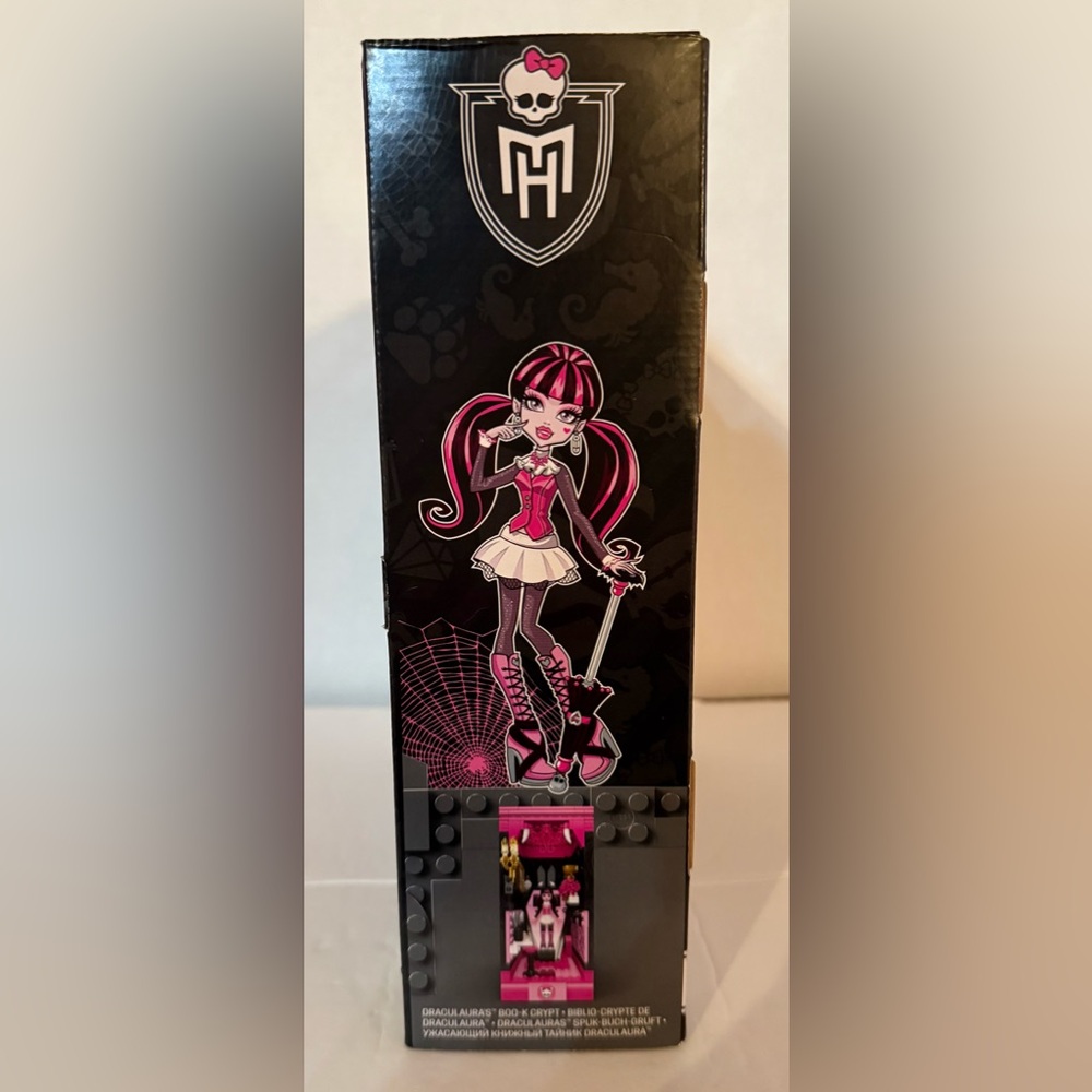 *SOLD DO NOT BUY*. Mega Monster High Draculaura’s Boo-k Crypt Building Set - Picture 11 of 15